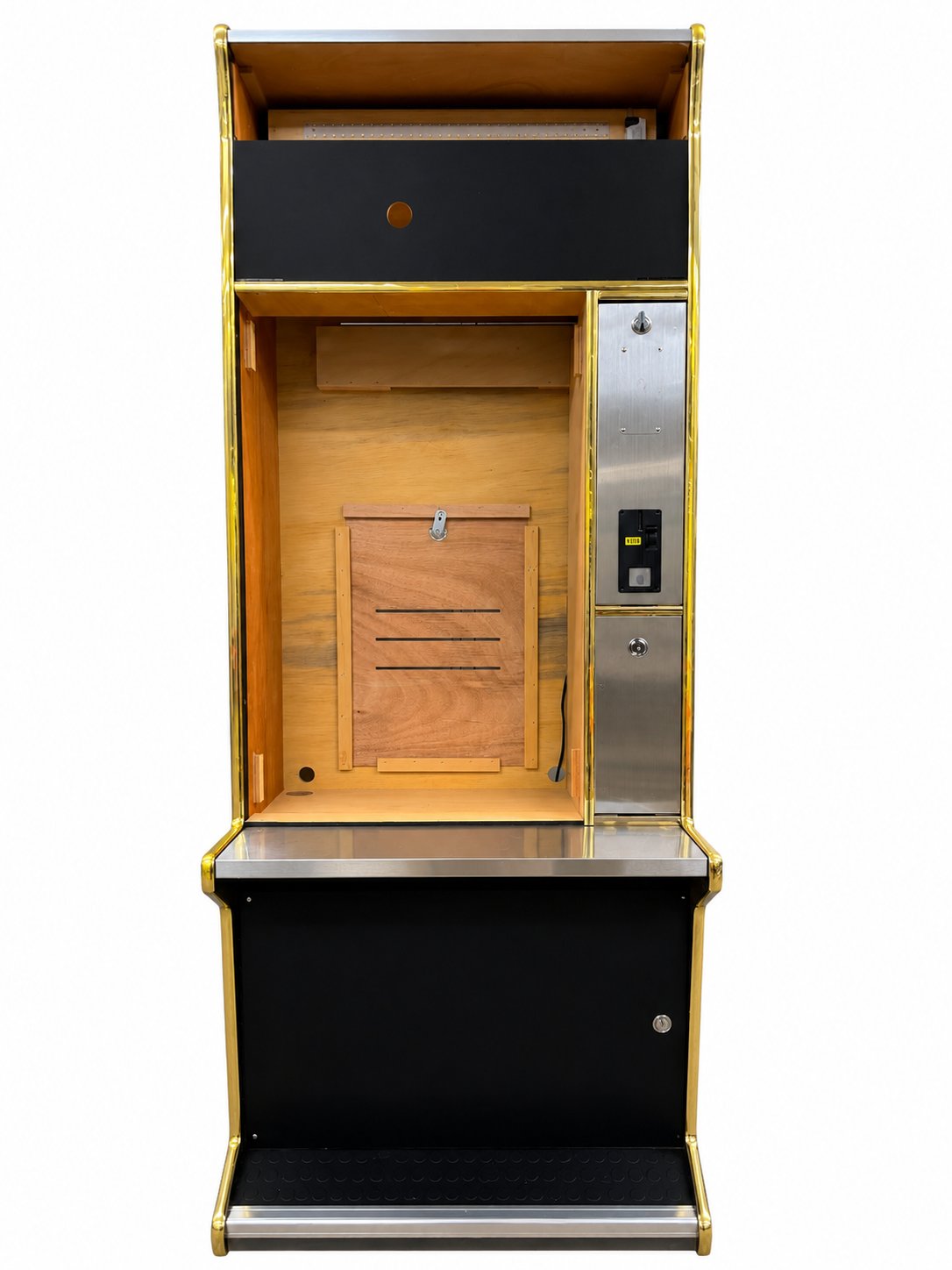正面からのキャビネット。右側の取付面にセレクターを装着したイメージ